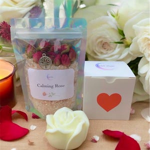 Valentine&#39;s Day Gift Set Handmade Soy Candle Spa Set Bath Salts For Her