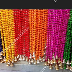 1 pouces de cordes de pompon en laine avec des cloches Belle porte à la main suspendue Décoration de mariage indien Décoration de Noël Décors colorés