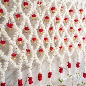 Cortina de fundo decorativa indiana com flores artificiais de calêndula de 2,4 x 2,4 metros com sinos, em tule, inclusa no frete expresso para decoração de casamento.