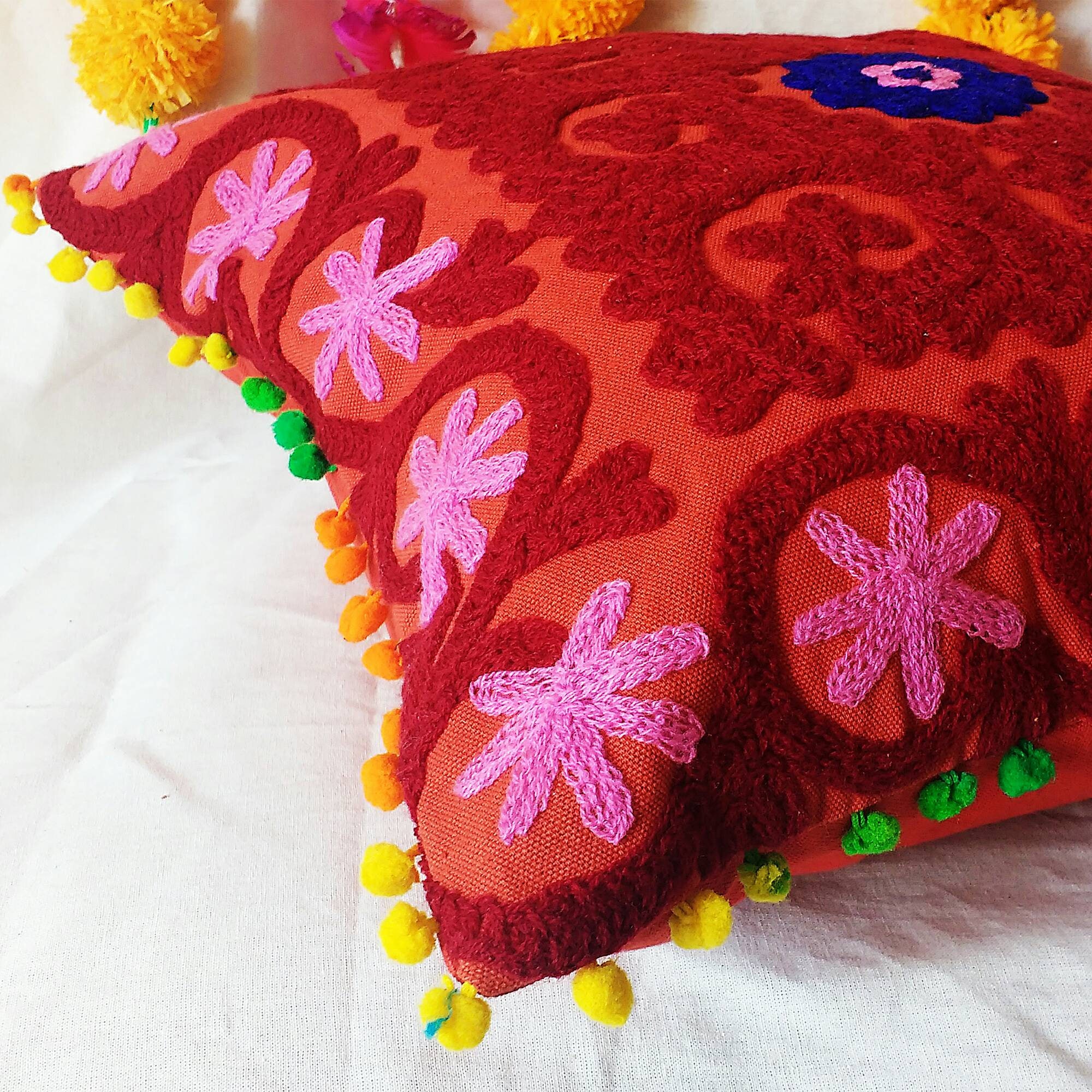 Federa Cuscino Indiana Suzani Ricamata A Mano - 40x40 Cm - Stile Boho Chic Con Paillettes E Pompon - 4