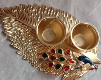 Mooie Haldi Kumkum-houder Pooja-accessoires Etnisch pauwontwerp Indiaas decoratie Godsdienstitem Roli Tilak en kaars Diya-houder