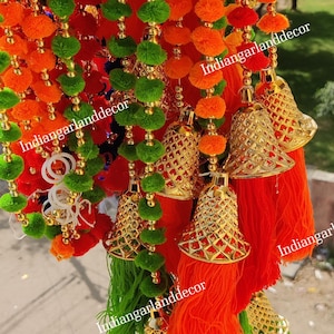 Guirlandes de pompons en laine avec cloches et glands Belle porte faite main suspendue Décoration de mariage indien Décoration de Noël Décors colorés