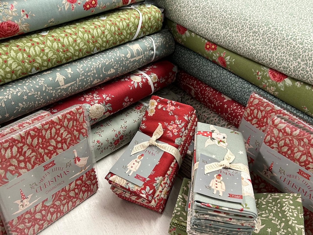 Tilda Merry Little Christmas Cotton Fabric Fat Quarter Bundle or Charm ...
