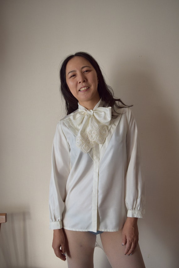 Classic Japanese Vintage Bow Blouse Embroidered El