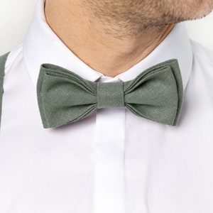 Dark sage green bow tie for man;
Noeud papillon vert sauge foncé pour homme;
Dunkelsalbeigrüne Fliege für Herren