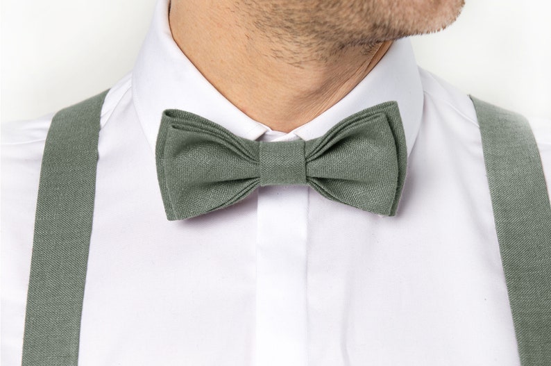 Dark sage green bow tie for man;
Noeud papillon vert sauge foncé pour homme;
Dunkelsalbeigrüne Fliege für Herren