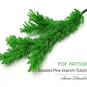Può includere: Un modello PDF per un tutorial di ramo di pino perlato di Anna Masalska. L'immagine mostra un primo piano di un ramo di pino perlato verde.