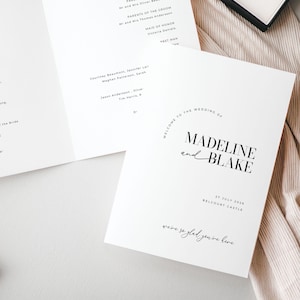 Può includere: Elegante set di partecipazioni di nozze con un programma, con i nomi "Madeline and Blake" e il testo "Benvenuti al matrimonio di". Include un portagioie e un timbro di cera. È visibile anche il testo "Edit with Canva".