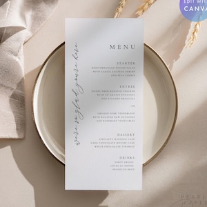 Może przedstawiać: Biała karta menu z eleganckim pismem, z tekstem "MENU" i listą dań. Karta umieszczona jest na kremowym talerzu, ze słowami "were so glad you're here" napisanymi pionowo. Obraz zawiera tekst "EDIT WITH CANVA".