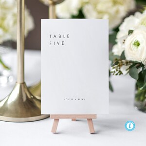 Modelo de números de mesa minimalista para download Número de mesa de casamento Templett Cartões de mesa para impressão Números de mesa modernos Placa de número de mesa 21