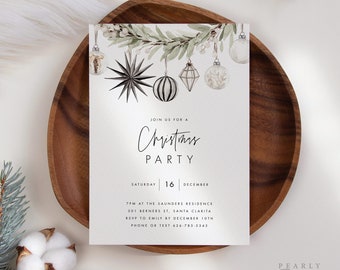Może przedstawiać: Białe zaproszenie na świąteczną imprezę z akwarelową ilustracją zielonej girlandy z ozdobami. Tekst brzmi: "Join us for a Christmas Party, Sobota, 16, Grudzień, 19:00 w rezydencji Saunders, 501 Berners St., Santa Clarita, RSVP do Emily do 10 grudnia, Telefon lub SMS 626-785-5345".