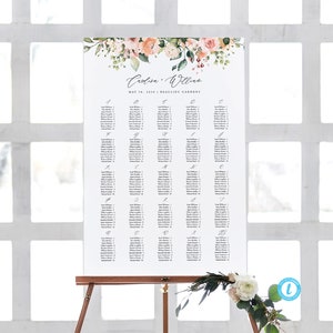 Pode incluir: Um mapa de lugares de casamento com um design floral com flores de pêssego e brancas. O gráfico é intitulado "Carissa & William" e lista os nomes dos convidados e suas mesas atribuídas. A data "18 de maio de 2018" e o local "Beaulieu Gardens" também estão incluídos.