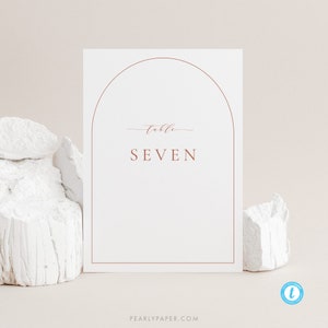 Modelo de números de mesa arqueados para download Número de mesa de casamento laranja queimado Cartões de mesa para impressão Placa de números de mesa de terracota nº 39