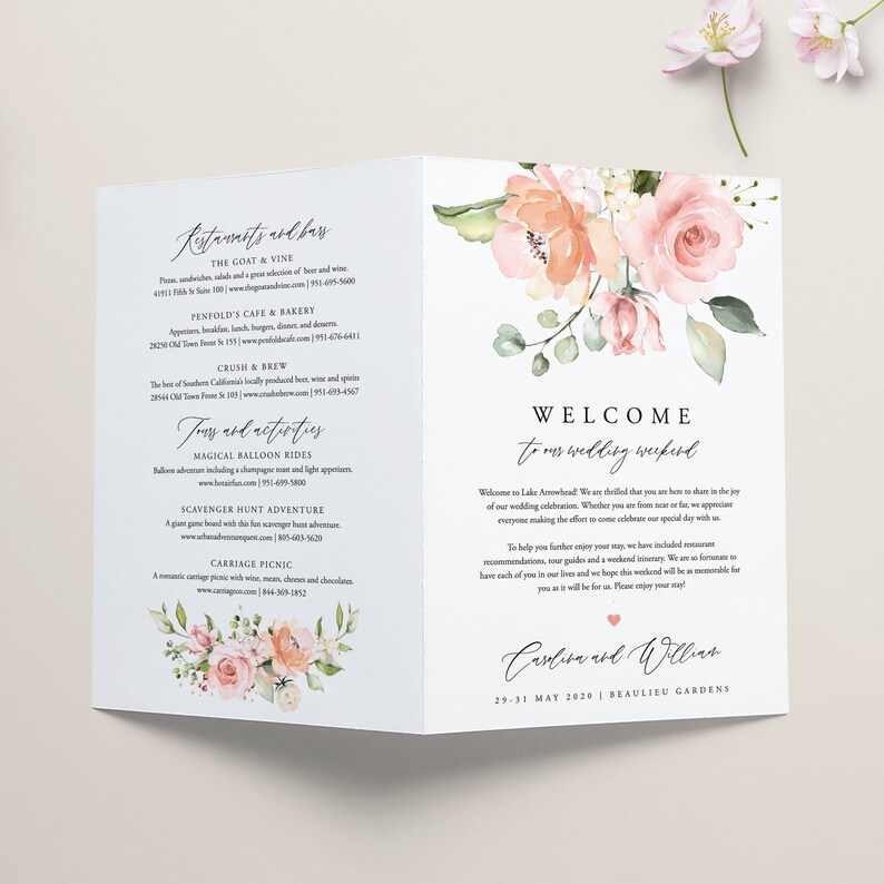 Peut inclure: Une invitation de week-end de mariage avec un motif floral. L'invitation comprend des informations sur les restaurants, les activit&eacute;s et la date du mariage. Le texte indique "Bienvenue &agrave; notre week-end de mariage" et "Carli et William 29-31 mai 2020 | Beaulieu Gardens".