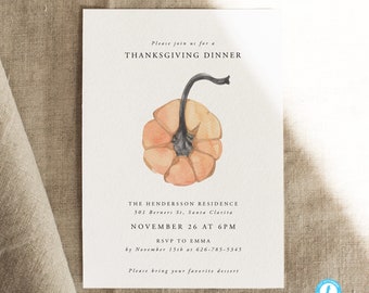 Könnte beinhalten: Einladung zu einem Thanksgiving-Dinner mit einer Aquarell-Illustration eines Kürbisses. Die Einladung enthält das Datum, die Uhrzeit und den Ort der Veranstaltung. Außerdem wird die Gäste gebeten, ihr Lieblingsdessert mitzubringen.