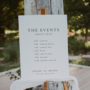 Puede incluir: Un cartel blanco con texto negro que enumera el orden de los eventos de una boda. El cartel dice "THE EVENTS" y enumera las horas de la ceremonia, las fotos de la boda, la hora del c&oacute;ctel, la cena, el pastel y los brindis, el baile y la salida con bengalas. El cartel tambi&eacute;n incluye los nombres "CELINE & MATEO", la fecha "08.21.2021" y la ubicaci&oacute;n "Belcourt Castle".