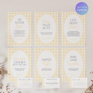 Może przedstawiać: Zestaw sześciu kart do gier na baby shower z ż&oacute;łtym tłem w kratkę i złotym tekstem. Karty zawierają gry takie jak "Baby Sock Hunt" i "Diaper Raffle". Tekst "Edit with Canva" jest widoczny.