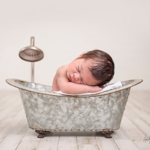 Newborn Digital Backdrop/Background - Simple Background - Newborn Boy/Girl - Sitter Background - Gray/White - Metal Vintage Bathtub