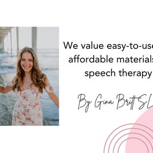 K&ouml;nnte beinhalten: Eine Frau in einem gebl&uuml;mten Kleid l&auml;chelt am Meer. Der Text lautet: &bdquo;Wir sch&auml;tzen benutzerfreundliche und erschwingliche Materialien f&uuml;r die Sprachtherapie. Von Gina Britt SLP.&ldquo;