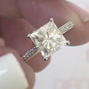 Princess Cut Diamant-Verlobungsring, quadratischer Diamant-Verlobungsring, Weißgold & Diamantring