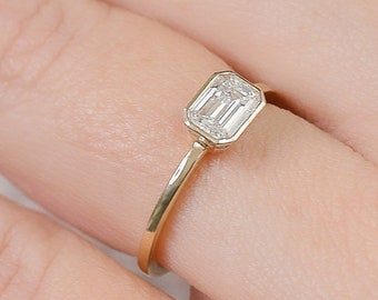East West Emerald Cut Ring, Fine Diamond Bezel Ring, Bezel Solitaire Ring, Minimalist Emeald Cuut Ring