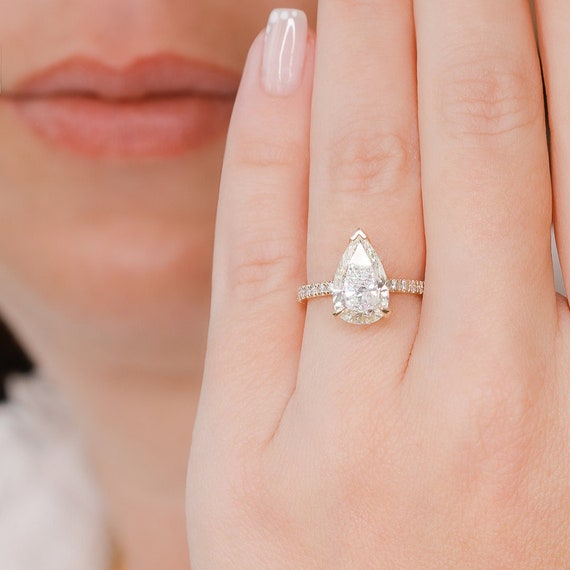 Pear Shaped Engagement Rings: How To Pick The Perfect Teardrop