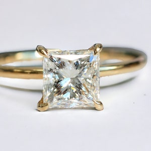 Anello di fidanzamento con diamante taglio principessa, gioielli con diamanti Art Déco unici, anello con diamante naturale in oro giallo 14k, anello di fidanzamento con diamante naturale