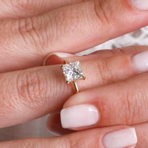 Anillo de compromiso de diamante talla princesa, anillo de compromiso de oro con engaste de garras, anillo de oro amarillo de 14k con diamante natural, anillo de compromiso de diamante natural imagen 5