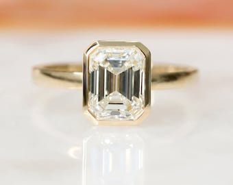 Emerald Cut Gold Diamond Ring, Emerald Cut Diamond Bezel Ring, Elongated Emerald Diamond Ring, 14k Gold Diamond Engagement Ring, Emerald Cut