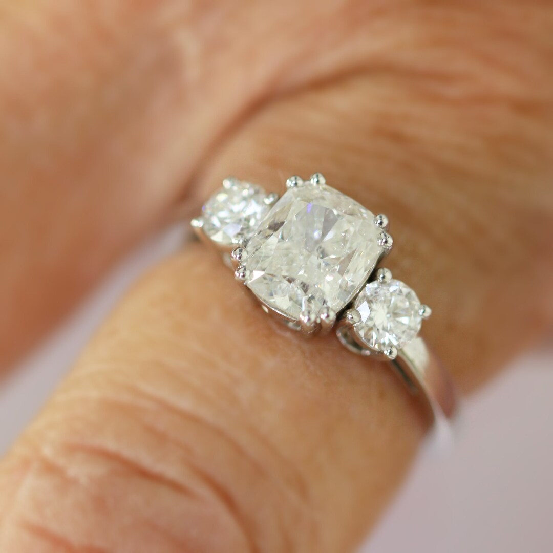 Anello con diamante taglio cuscino, anello di fidanzamento con