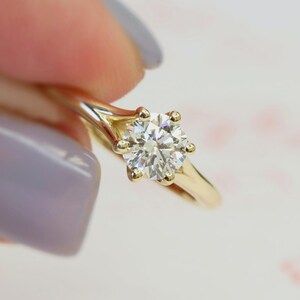 Runder Diamantring, Naturdiamant-Verlobungsring, Diamantring aus 14K Gelbgold, zierlicher Diamantring, Diamant im Rundschliff, Solitärring