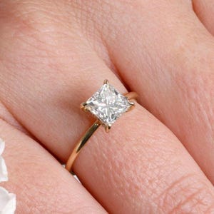 Anillo de compromiso de diamante talla princesa, anillo de compromiso de oro con engaste de garras, anillo de oro amarillo de 14k con diamante natural, anillo de compromiso de diamante natural imagen 7