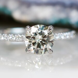 Round Cut Engagement  Ring, Diamond Ring, 1 Carat Engagement Ring, Claw Prongs, Round Shaped Ring, Solitaire and Accents