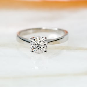 1 Carat Solitaire High Quality Ring Round Diamond Engagement Ring