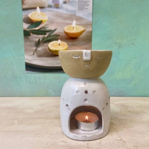 Aromaolie geurlamp Dametje met gezicht/ wit glazuur/ handgepot keramiek van steengoed/ uniek/ aromalamp/ geurwas/ kamergeur