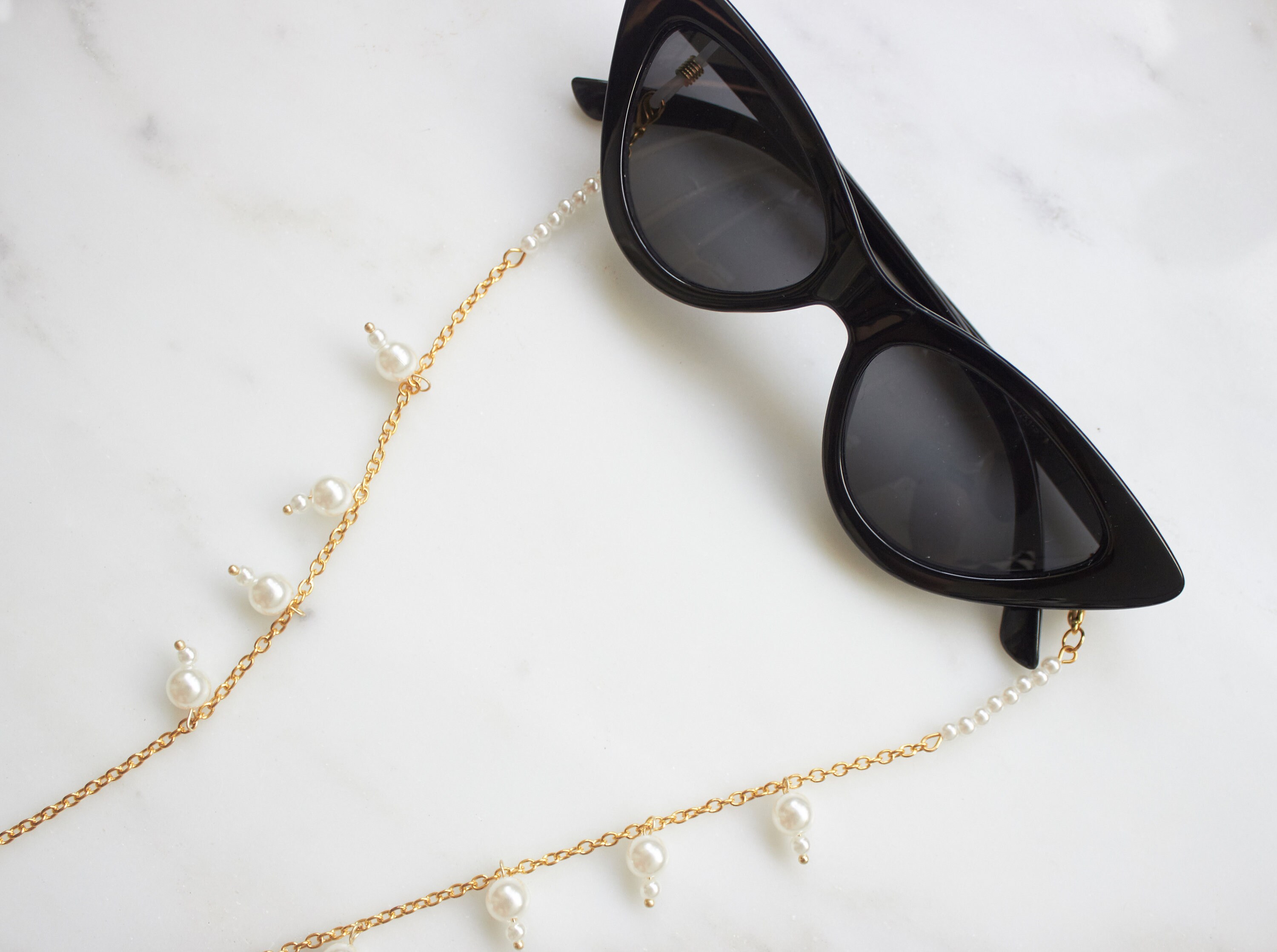 one eye glasses on chain