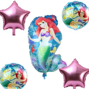 K&ouml;nnte beinhalten: Ein Set aus f&uuml;nf Folienballons mit Arielle, der Meerjungfrau aus Disneys Arielle, die Meerjungfrau. Das Set enth&auml;lt zwei rosa sternf&ouml;rmige Ballons, einen runden blauen Ballon mit Arielle beim Schwimmen und einen gro&szlig;en Arielle-Ballon mit ihrem Schwanz und einem blauen Hintergrund.