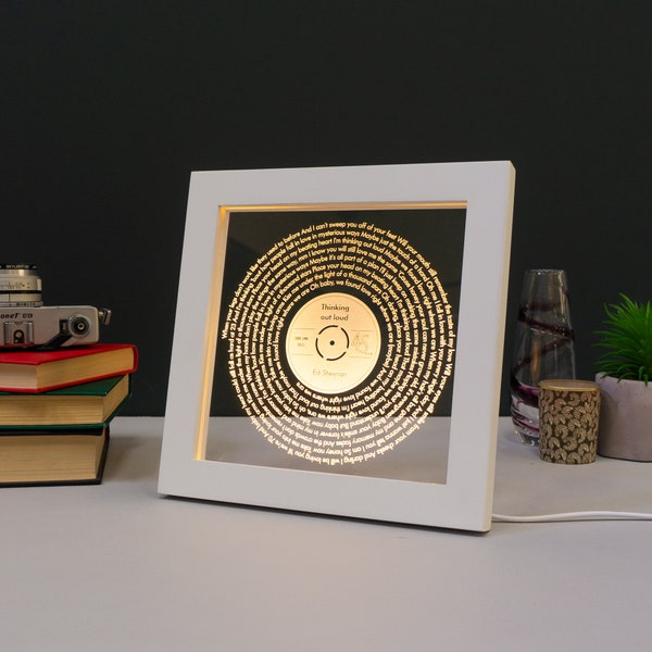 Enseigne LED personnalisée avec paroles de chanson préférée. Cadeau de la Saint-Valentin. Oeuvre d'art pour disque vinyle. Cadre photo transparent en acrylique lumineux. Oeuvre d'art personnalisée L287