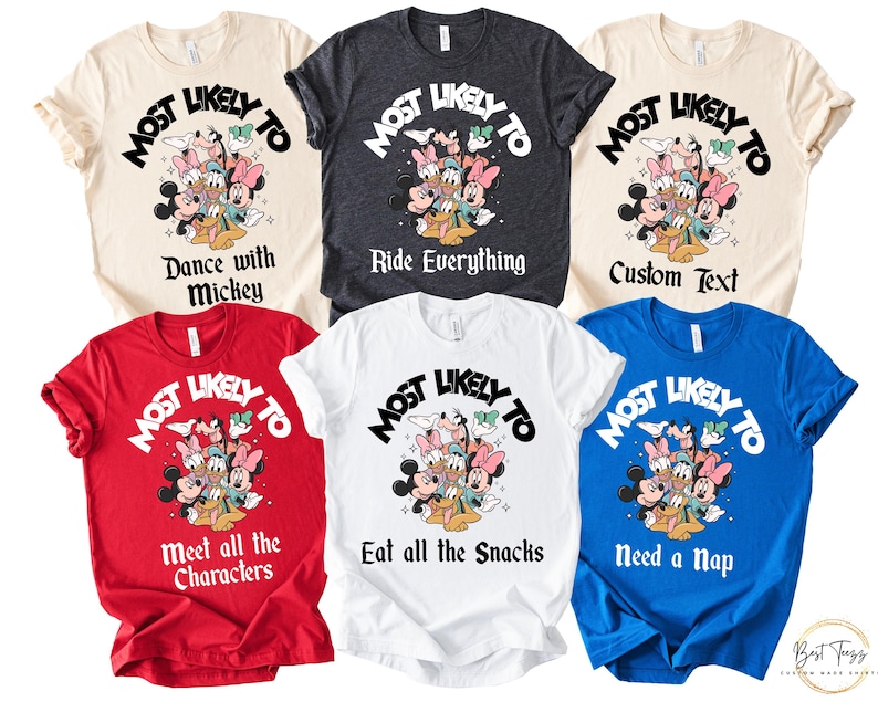Puede incluir: Una colecci&oacute;n de camisetas de varios colores, cada una con un gr&aacute;fico de personajes de Disney y la frase "Most Likely To". Las camisetas tienen diferentes textos debajo del gr&aacute;fico, como "Dance with Mickey" y "Eat all the Snacks."