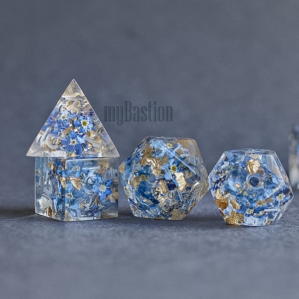Flowers dice set with real forget me not and gold leaf for Critical Role, Resin sharp edges dice set for RPG game, Dungeons and dragons