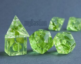 Glücksklee Würfel Set: Handgefertigte polyedrische Resin Würfel für RPG Spiele