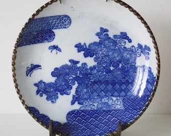 Antique Igezara Imari Plate – Blue & White Japanese Porcelain, Wall Hanger
