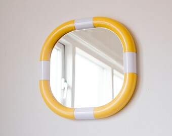 Miroir original vintage des années 80 en plastique jaune et blanc avec bords arrondis