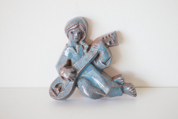 Vintage Belgische keramische wanddecoratie jaren 50/60, muzikant blauw glazuur, stijl Perignem/Amfora/Paul Vermeire