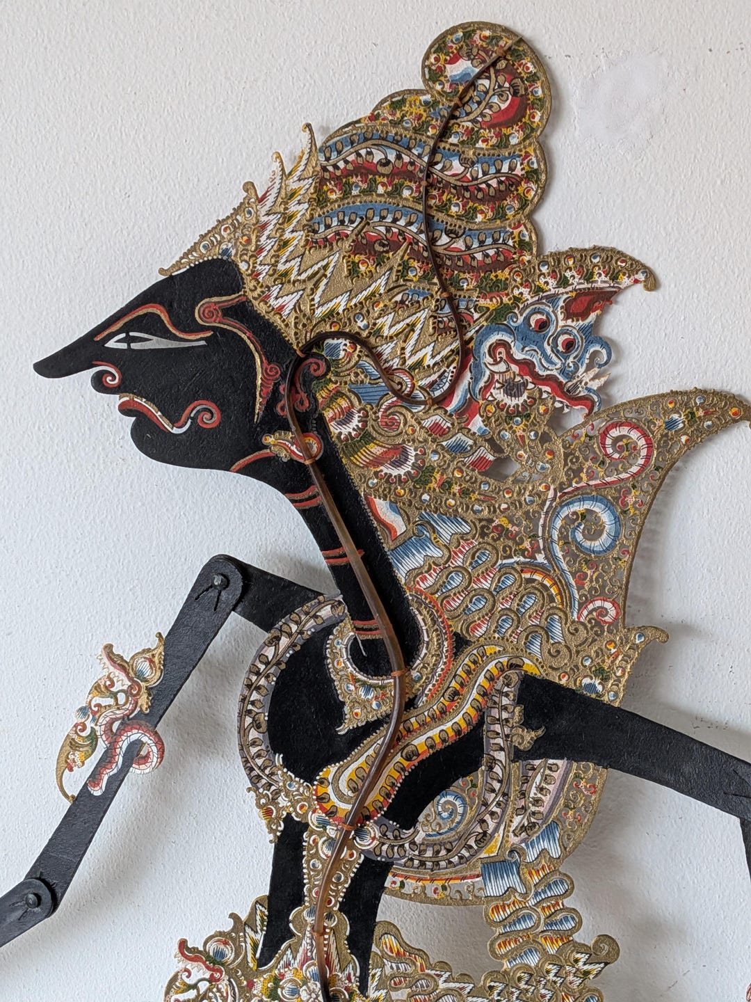 wayang-kulit-puppet-kresna-shadow-figure-hand-carved-leather-horn