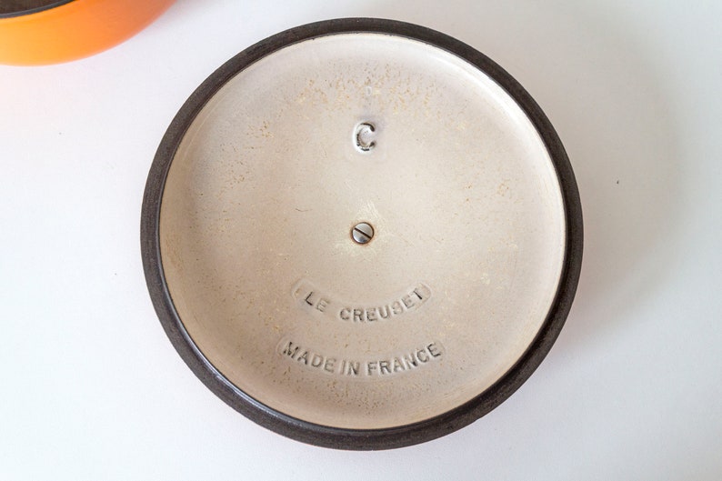 Faite Le Creuset vintage en fonte émaillée orange flamme Bon état Modèle C image 4
