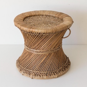 Vintage jaren 70 gedraaid rotan rieten bamboe kruk bijzettafel plantenstandaard boho chic meubilair