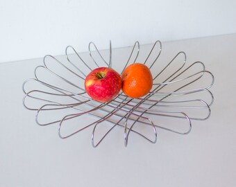 Vintage 1980s Chromed Metal Wire Fruit Bowl / Decorative Bowl