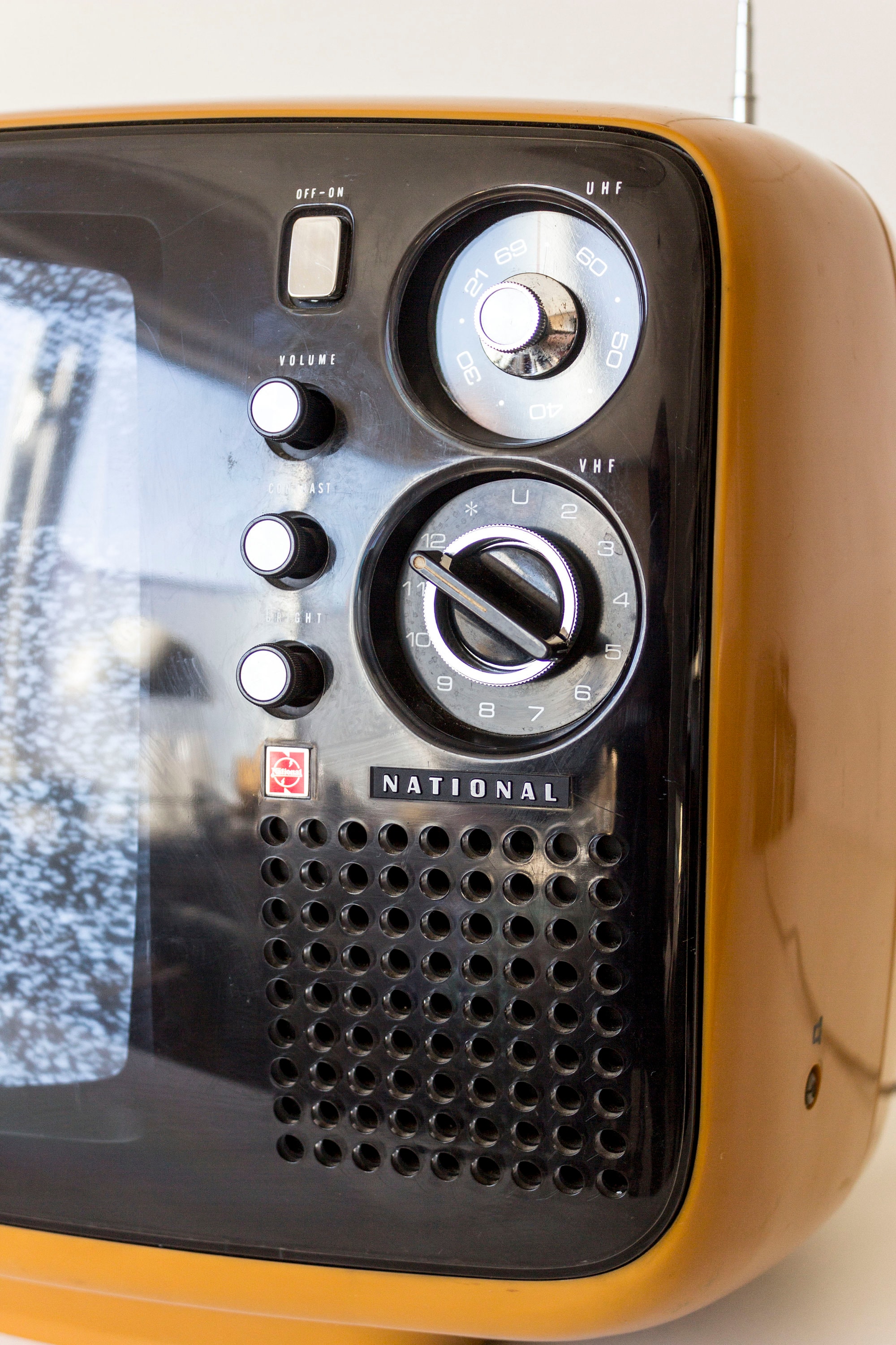 Vintage Space Age 1976 National Transistor TV Model TR-542S by