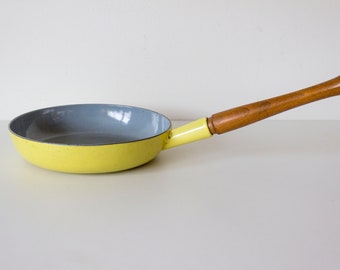 Vintage 1950s Descoware Enameled Cast Iron Skillet Yellow Frying Pan With Wood Handle by FE Belgium "Fonderie & Emaillerie".